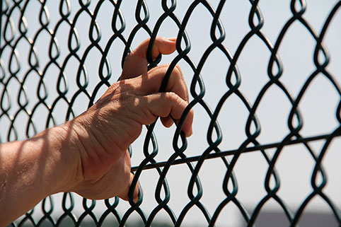 Планируется ли изменить жесткие условия пребывания в тюрьме