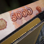 В России предлагают ввести безусловный доход в 10000 рублей